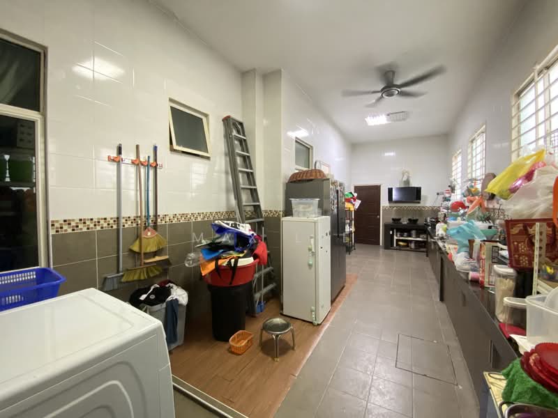 Semi-Detached House for Sale in Taman Bukit Serdang (Seri Kembangan) - Max Lee - Kitchen - PropertyGuru.com.my
