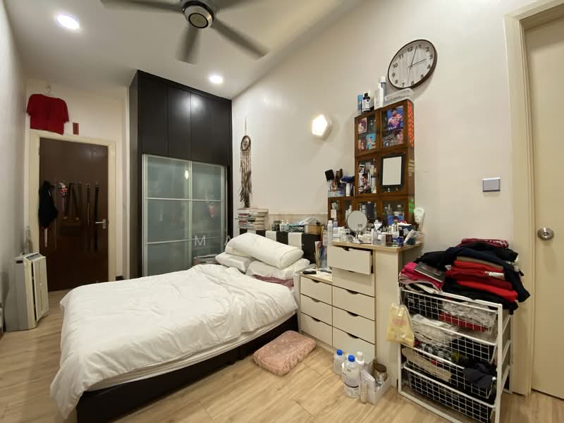 Semi-Detached House for Sale in Taman Bukit Serdang (Seri Kembangan) - Max Lee - Bedroom - PropertyGuru.com.my