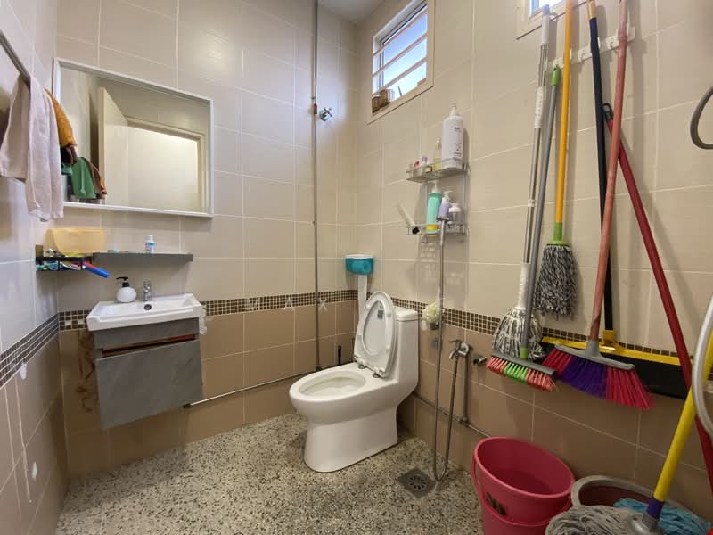 Semi-Detached House for Sale in Taman Bukit Serdang (Seri Kembangan) - Max Lee - Bathroom - PropertyGuru.com.my
