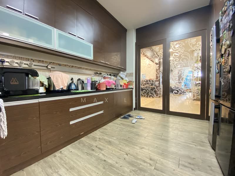 Semi-Detached House for Sale in Taman Bukit Serdang (Seri Kembangan) - Max Lee - Kitchen - PropertyGuru.com.my