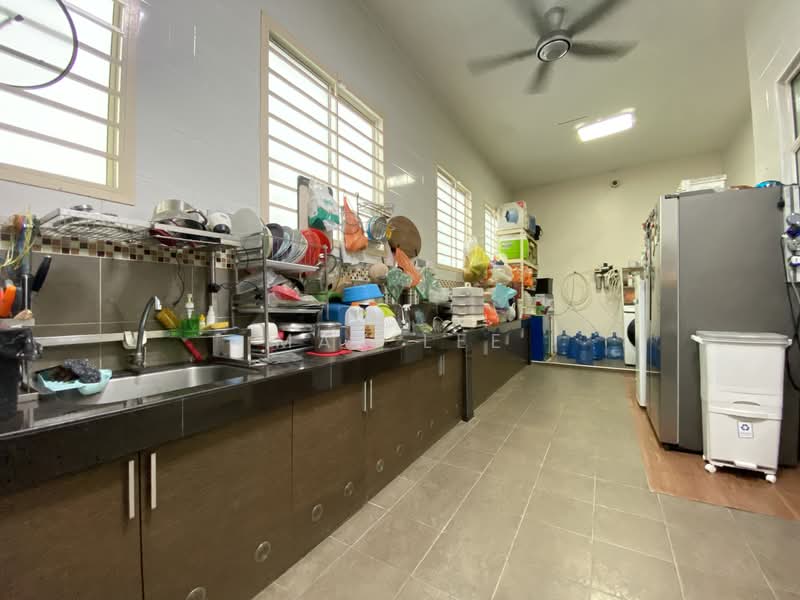 Semi-Detached House for Sale in Taman Bukit Serdang (Seri Kembangan) - Max Lee - Kitchen - PropertyGuru.com.my