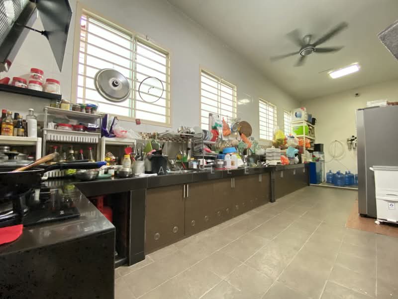 Semi-Detached House for Sale in Taman Bukit Serdang (Seri Kembangan) - Max Lee - Kitchen - PropertyGuru.com.my