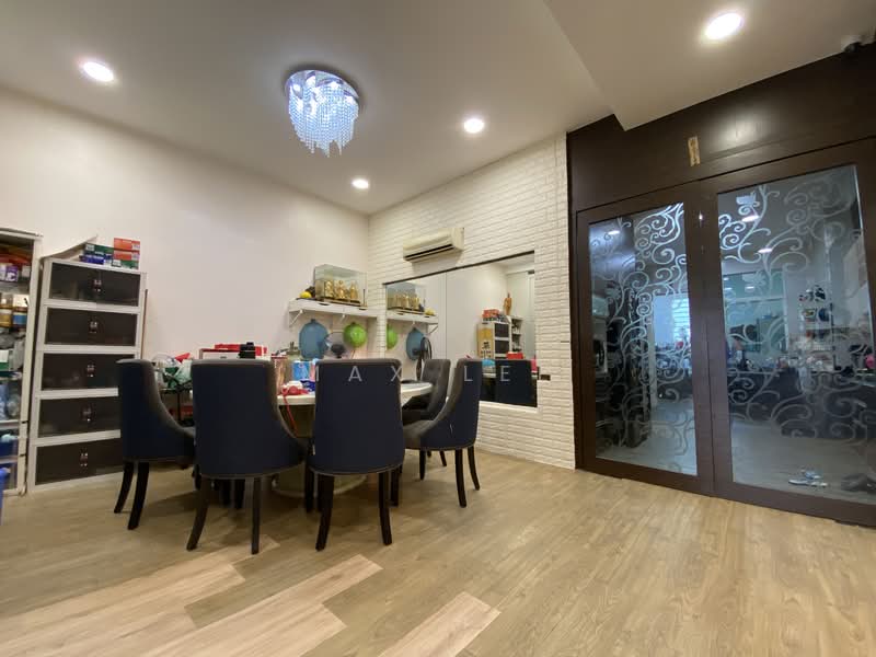 Semi-Detached House for Sale in Taman Bukit Serdang (Seri Kembangan) - Max Lee - Dining Room - PropertyGuru.com.my