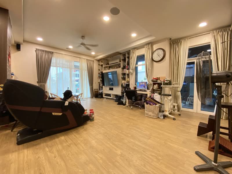Semi-Detached House for Sale in Taman Bukit Serdang (Seri Kembangan) - Max Lee - Living Room - PropertyGuru.com.my