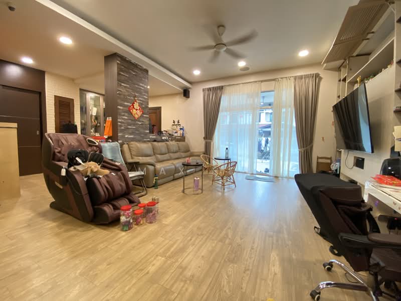 Semi-Detached House for Sale in Taman Bukit Serdang (Seri Kembangan) - Max Lee - Living Room - PropertyGuru.com.my