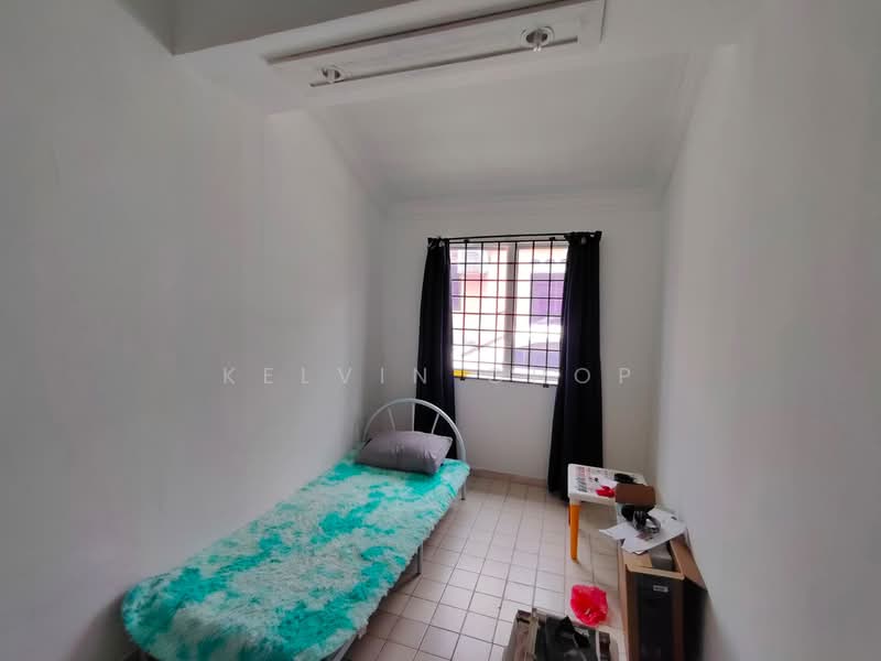 1-storey Terraced House for Rent in Taman Johor Jaya (Johor Bahru) - Kelvin Chop - Bedroom - PropertyGuru.com.my