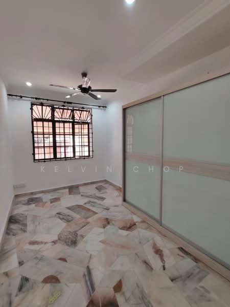 1-storey Terraced House for Rent in Taman Johor Jaya (Johor Bahru) - Kelvin Chop - Bedroom - PropertyGuru.com.my