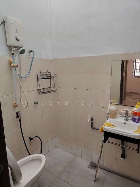 1-storey Terraced House for Rent in Taman Johor Jaya (Johor Bahru) - Kelvin Chop - Bathroom - PropertyGuru.com.my