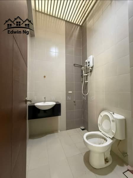 3-storey Terraced House for Sale in Bayan Baru (Penang) - Edwin Ng - Bathroom - PropertyGuru.com.my