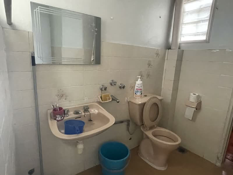 2-storey Terraced House for Sale in Taman Tun Dr Ismail (Kuala Lumpur) - Pat Ng - Bathroom - PropertyGuru.com.my