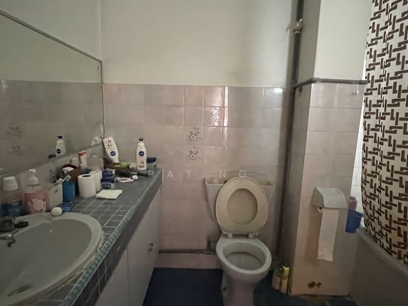2-storey Terraced House for Sale in Taman Tun Dr Ismail (Kuala Lumpur) - Pat Ng - Bathroom - PropertyGuru.com.my