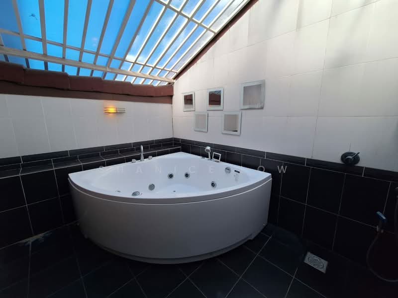 Rumah Teres 2 Tingkat untuk Disewa di Bandar Puteri Puchong (Puchong) - Shanice Low - Bathroom - PropertyGuru.com.my