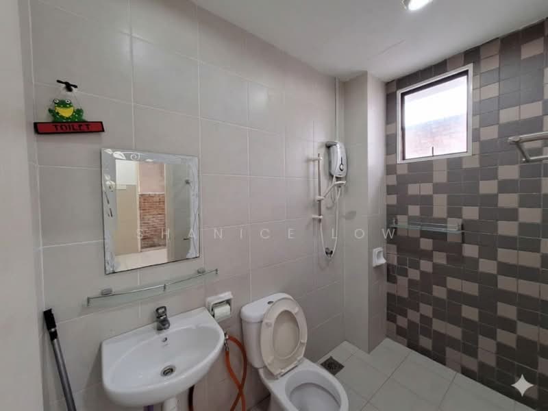 Rumah Teres 2 Tingkat untuk Disewa di Bandar Puteri Puchong (Puchong) - Shanice Low - Bathroom - PropertyGuru.com.my