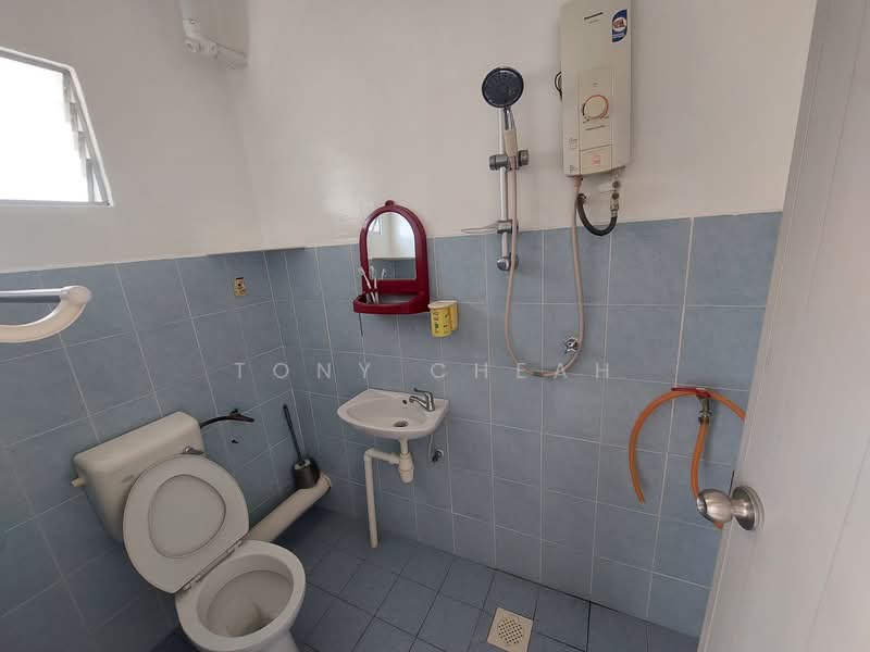 Pangsapuri untuk Dijual di Sri Impian Apartment - Tony Cheah - Bathroom - PropertyGuru.com.my