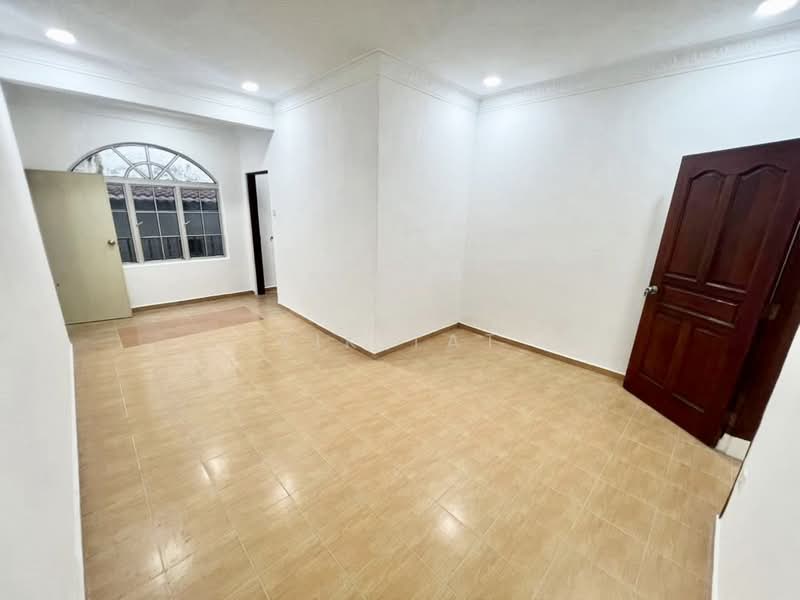 Semi-Detached House for Sale in Taman Serene (Johor Bahru) - Yik Tat - PropertyGuru.com.my