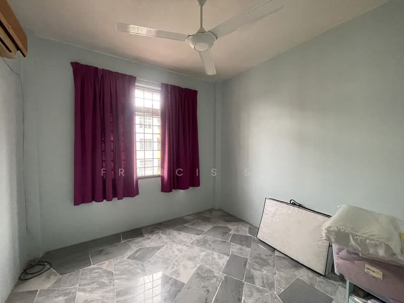 Pangsapuri untuk Dijual di Kenanga Apartment - Francis Soh - Bedroom - PropertyGuru.com.my