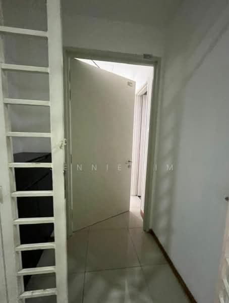 Servis Apartment untuk Dijual di KL Gateway Residences - Jennie Lim - Corridor - PropertyGuru.com.my
