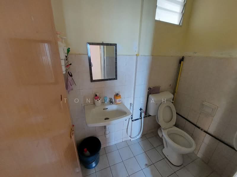 Pangsapuri untuk Dijual di Mutiara Heights - Tony Cheah - Bathroom - PropertyGuru.com.my