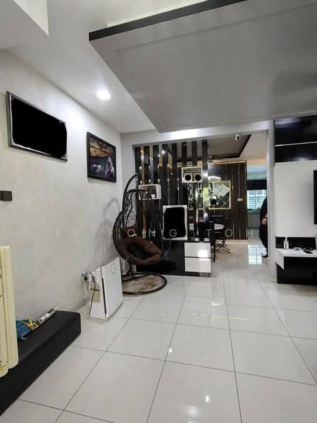 Rumah Teres 2 Tingkat untuk Dijual di Taman Dato' Chellam (Ulu Tiram) - Ee Fong Toh - Living Room - PropertyGuru.com.my