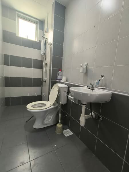 Apartment for Rent at Camellia Residence - Jaslyn Tan - Bathroom - PropertyGuru.com.my