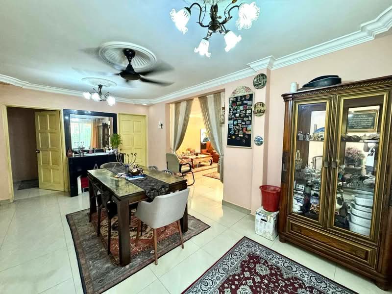Rumah Teres 2 Tingkat untuk Dijual di Seri Kembangan (Selangor) - Azrul Ismail - Dining Room - PropertyGuru.com.my