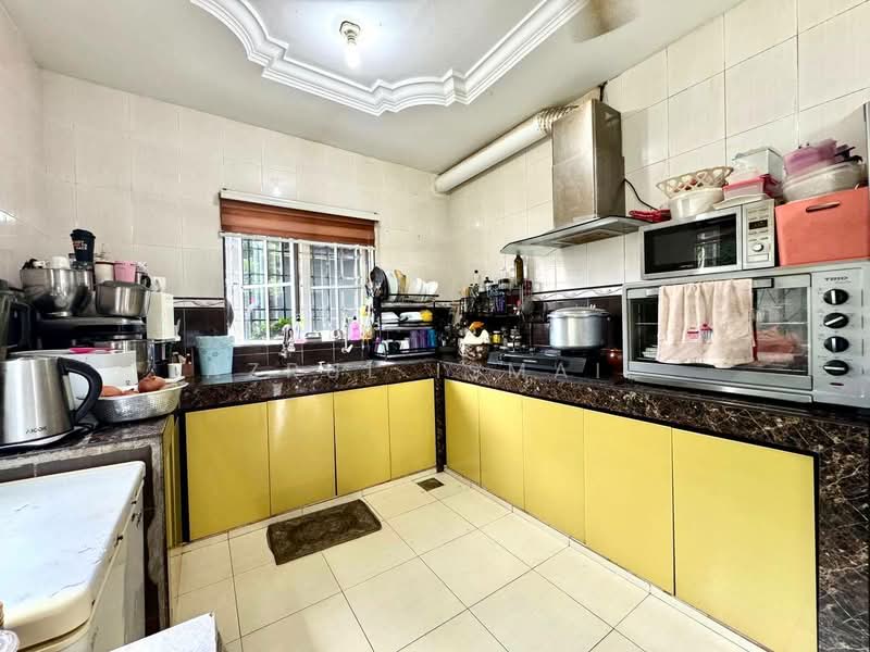 Rumah Teres 2 Tingkat untuk Dijual di Seri Kembangan (Selangor) - Azrul Ismail - Kitchen - PropertyGuru.com.my