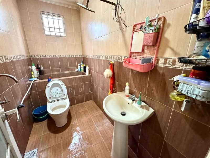 Rumah Teres 2 Tingkat untuk Dijual di Seri Kembangan (Selangor) - Azrul Ismail - Bathroom - PropertyGuru.com.my