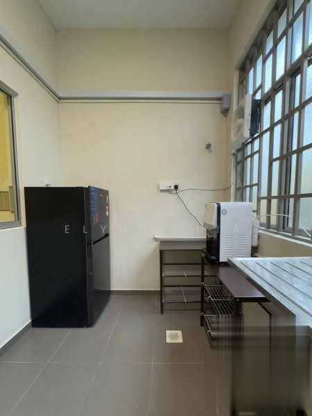 Semi-Detached House for Rent in Setia Alam (Selangor) - Elynn Chia - Kitchen - PropertyGuru.com.my