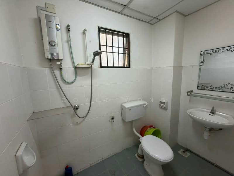Pangsapuri untuk Dijual di Ria Apartment - Coyee Wong - Bathroom - PropertyGuru.com.my