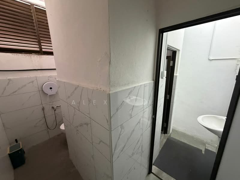 Shop for Rent in George Town (Penang) - Alex Thor - Bathroom - PropertyGuru.com.my