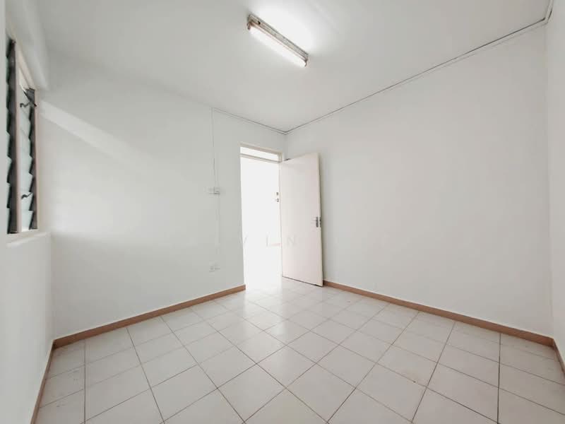 Flat for Sale at Flat Taman Ungku Tun Aminah - Calvin Lee - PropertyGuru.com.my