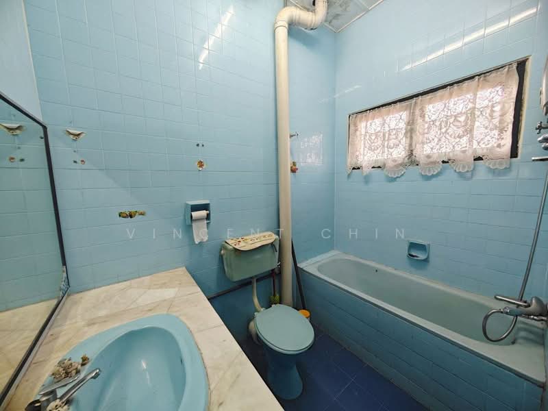 2-storey Terraced House for Sale in Taman Pertama Baru (Ipoh) - Vincent Chin - Bathroom - PropertyGuru.com.my