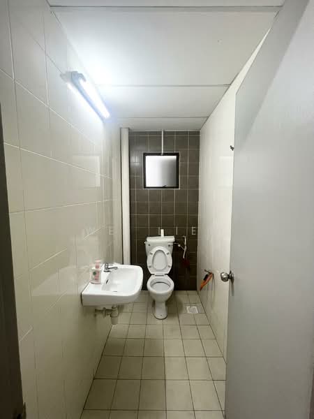 Shop for Rent in Seri Kembangan (Selangor) - Wei Liew - Bathroom - PropertyGuru.com.my