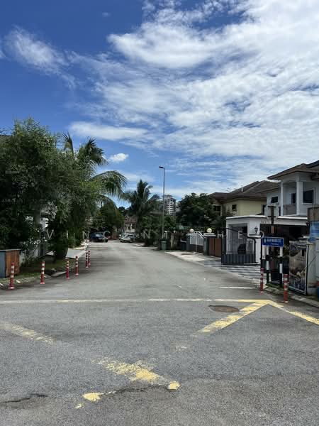 Rumah Berkembar untuk Dijual di Ampang (Selangor) - Vincent Theo - PropertyGuru.com.my