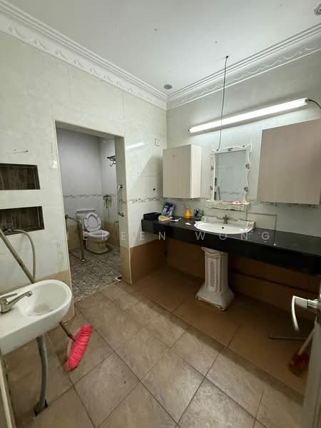 1-storey Terraced House for Sale in Taman Daya (Johor Bahru) - Shereen Wong - Bathroom - PropertyGuru.com.my