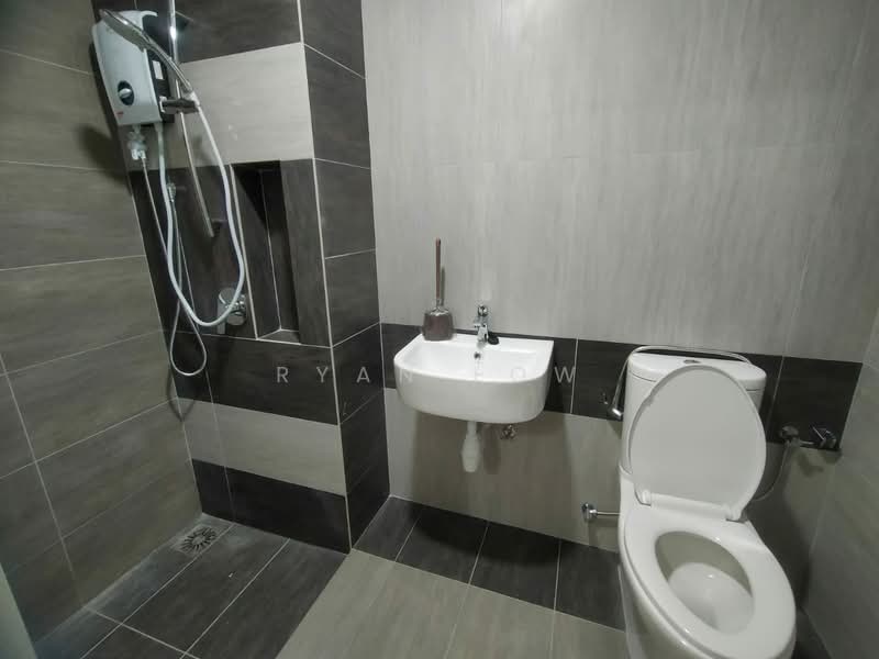Kondominium untuk Disewa di Aster Residence - Ryan Low - Bathroom - PropertyGuru.com.my