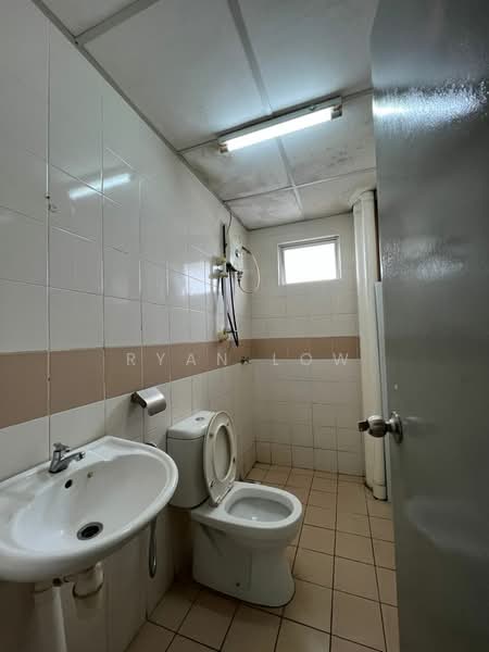 Kondominium untuk Disewa di Puncak Banyan - Ryan Low - Bathroom - PropertyGuru.com.my