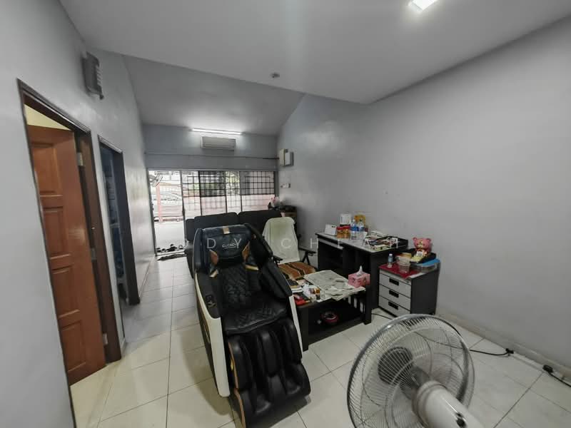 1-storey Terraced House for Sale in Kepong Baru (Kepong) - Eddy Cheah - Living Room - PropertyGuru.com.my