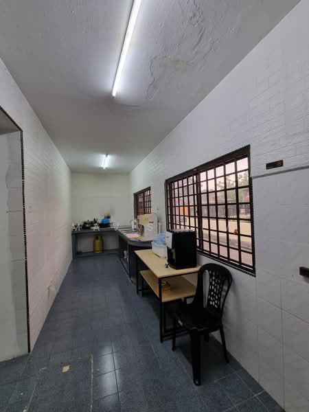 Rumah Teres 2 Tingkat untuk Disewa di Taman Bukit Mewah (Tampoi) - Mavis Hew - Kitchen - PropertyGuru.com.my