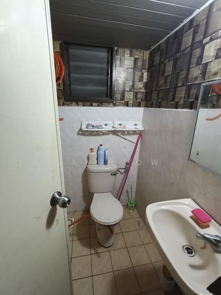 Apartment for Rent at Vista Pinggiran Apartment - Hanz Low - Bathroom - PropertyGuru.com.my