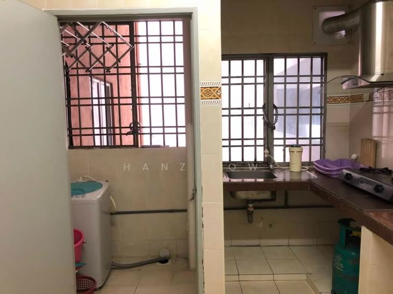 Kondominium untuk Disewa di Angkasa Condominiums - Hanz Low - Kitchen - PropertyGuru.com.my