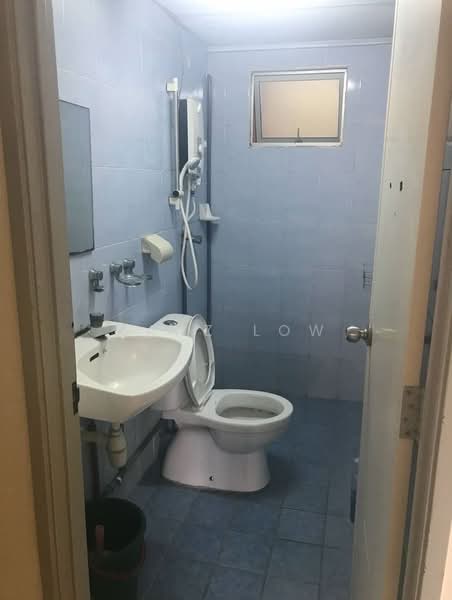 Kondominium untuk Disewa di Angkasa Condominiums - Hanz Low - Bathroom - PropertyGuru.com.my