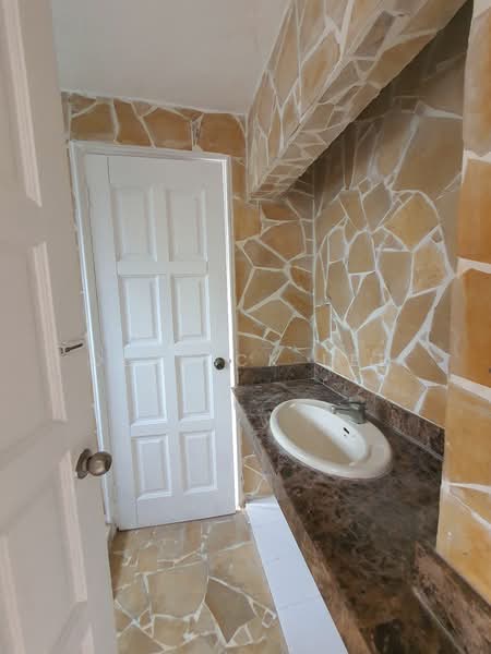 Rumah Teres 2 Tingkat untuk Dijual di SS12 (Subang Jaya) - Derrick Lee - Bathroom - PropertyGuru.com.my