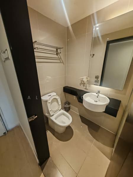 Servis Apartment untuk Disewa di Centrestage Designer Suite - Alice Tong - Bathroom - PropertyGuru.com.my