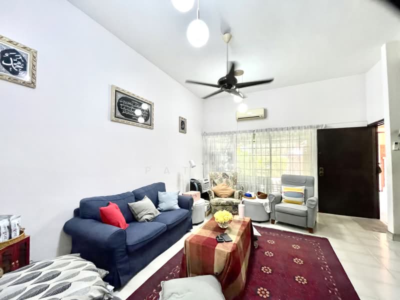 Rumah Teres 2 Tingkat untuk Dijual di Taman Tun Dr Ismail (Kuala Lumpur) - Pat Ng - Living Room - PropertyGuru.com.my
