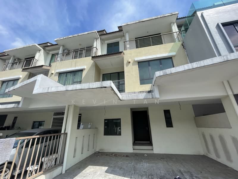 2.5-storey Terraced House for Sale in Lakeside Residences (Puchong) - Kevin Tan - Exterior - PropertyGuru.com.my