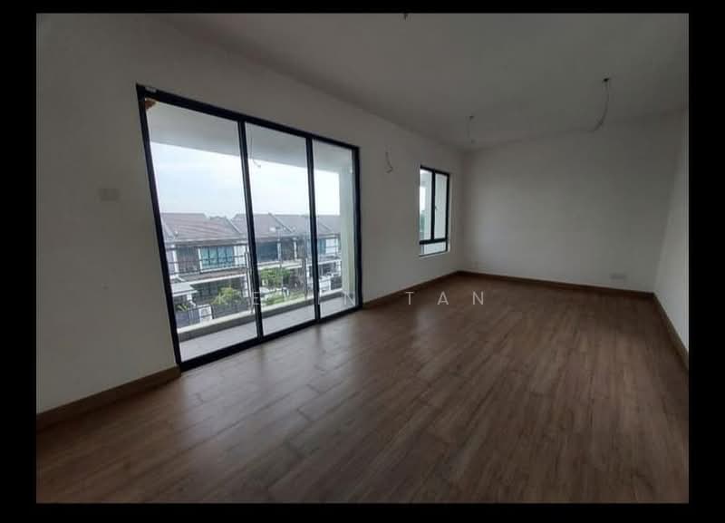 2.5-storey Terraced House for Sale in Lakeside Residences (Puchong) - Kevin Tan - Living Room - PropertyGuru.com.my