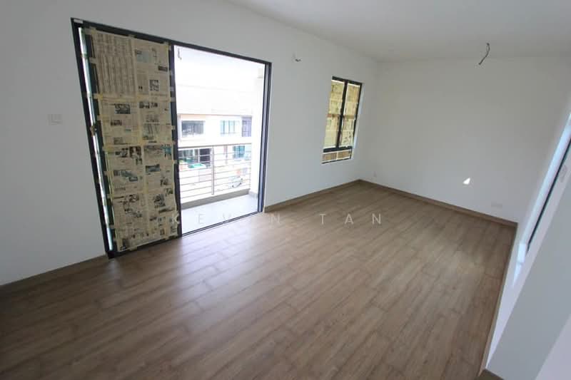 2.5-storey Terraced House for Sale in Lakeside Residences (Puchong) - Kevin Tan - Balcony - PropertyGuru.com.my