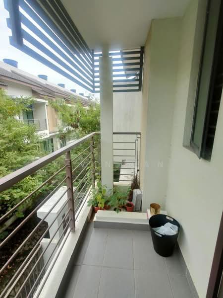 2.5-storey Terraced House for Sale in Lakeside Residences (Puchong) - Kevin Tan - Balcony - PropertyGuru.com.my