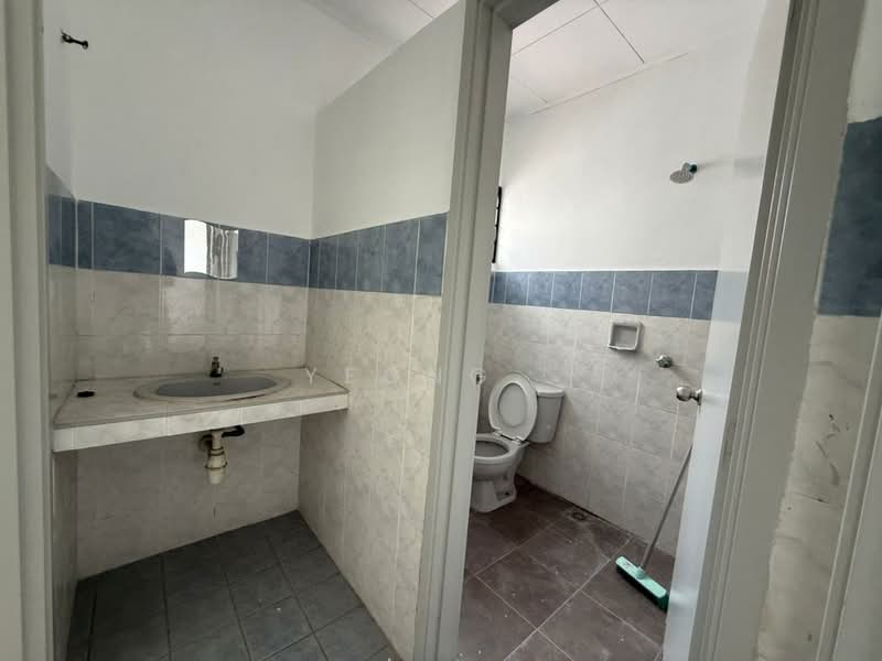 Rumah Teres 2 Tingkat untuk Dijual di Bandar Bukit Puchong (Puchong) - Yeong . - Bathroom - PropertyGuru.com.my